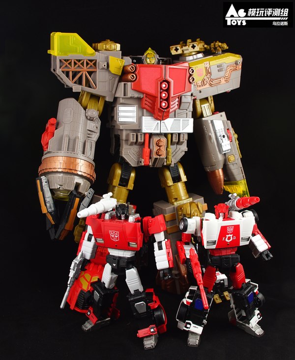 Transformers Platinum Edition Omega Supreme In Hand Image  (28 of 33)